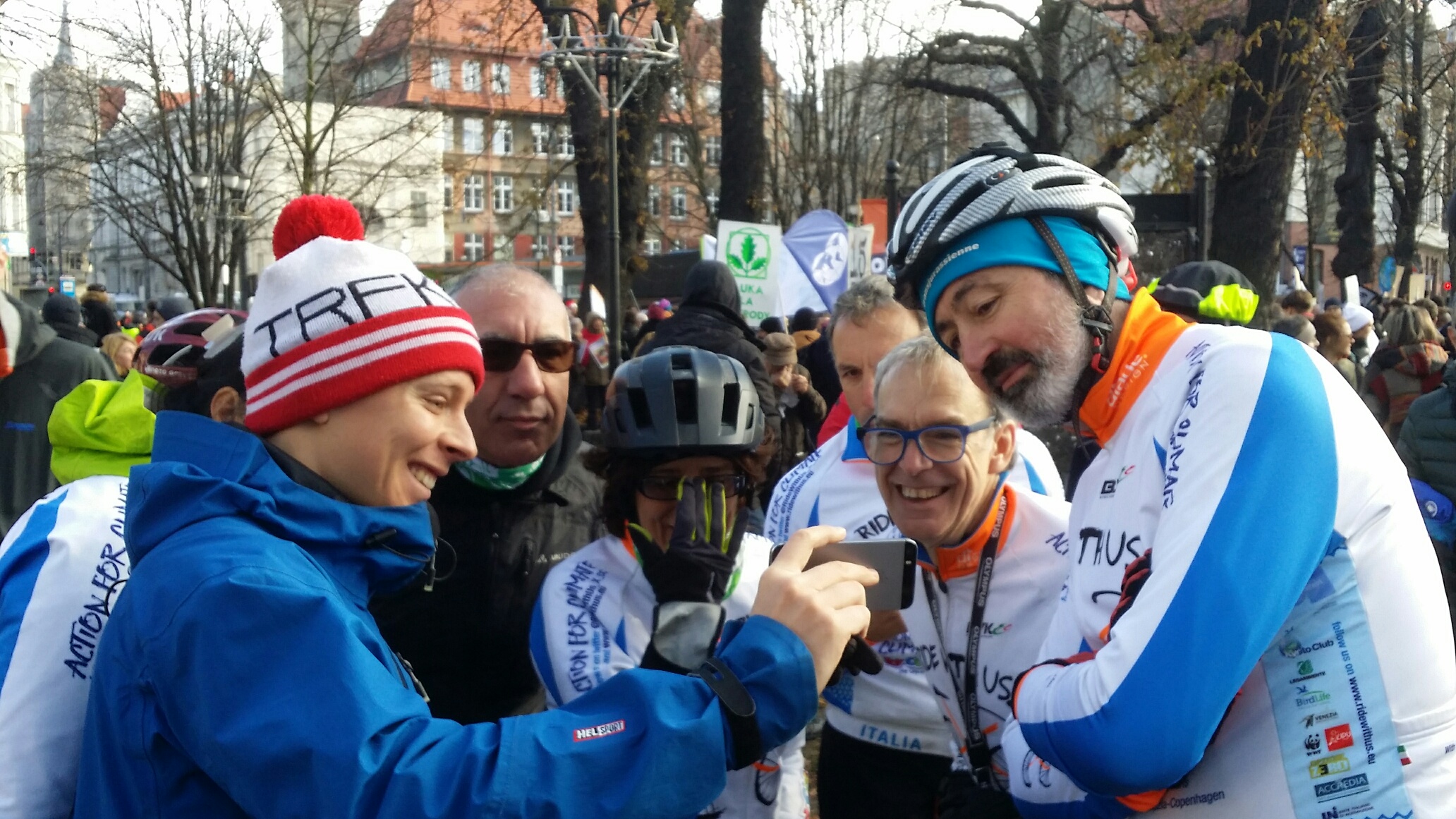 Jonas møter andre klimaspilegrimsyklister i Katowice/Per Ivar Våje